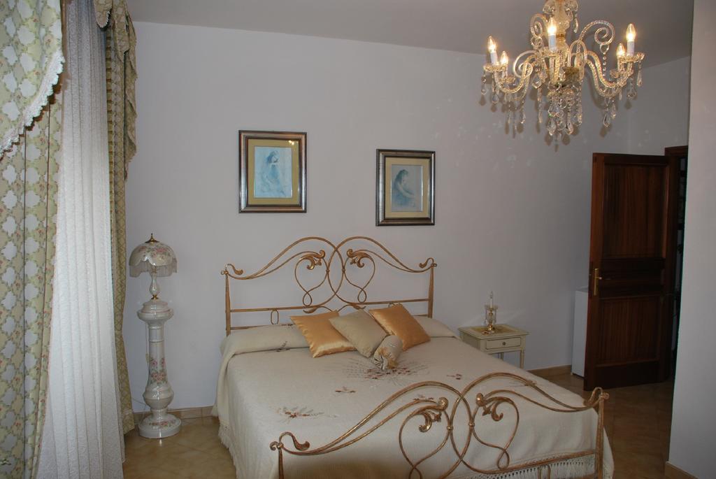 B&B La Rosa Antica Castro  Buitenkant foto